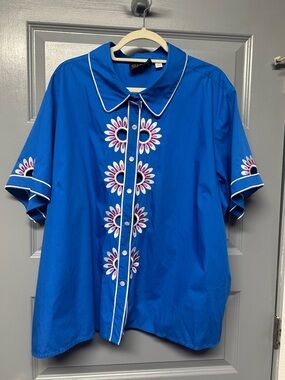 BOB MACKIE WEARABLE ART women’s embroidered w/cut out detail blouse. Size 3X